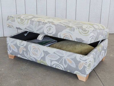 Alstons Barcelona Ottoman